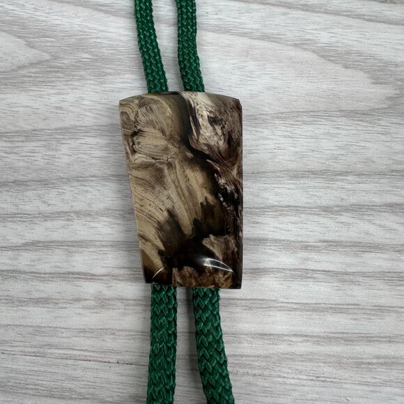 Vtg Bolo Tie Green Braided Cord Brown Marbled Wood Pendant Silver Tone Metal Tip - Picture 7 of 7